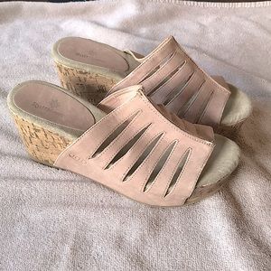 Women’s light pink wedge sandals